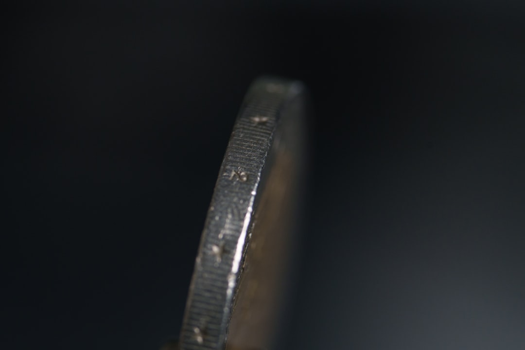 découvrez l'univers du métier de technicienne en ongles, où l'art de la manucure rencontre la beauté. apprenez les techniques de pose de vernis, d'extensions et de nail art pour sublimer vos créations et offrir à vos clients des services personnalisés et de qualité.