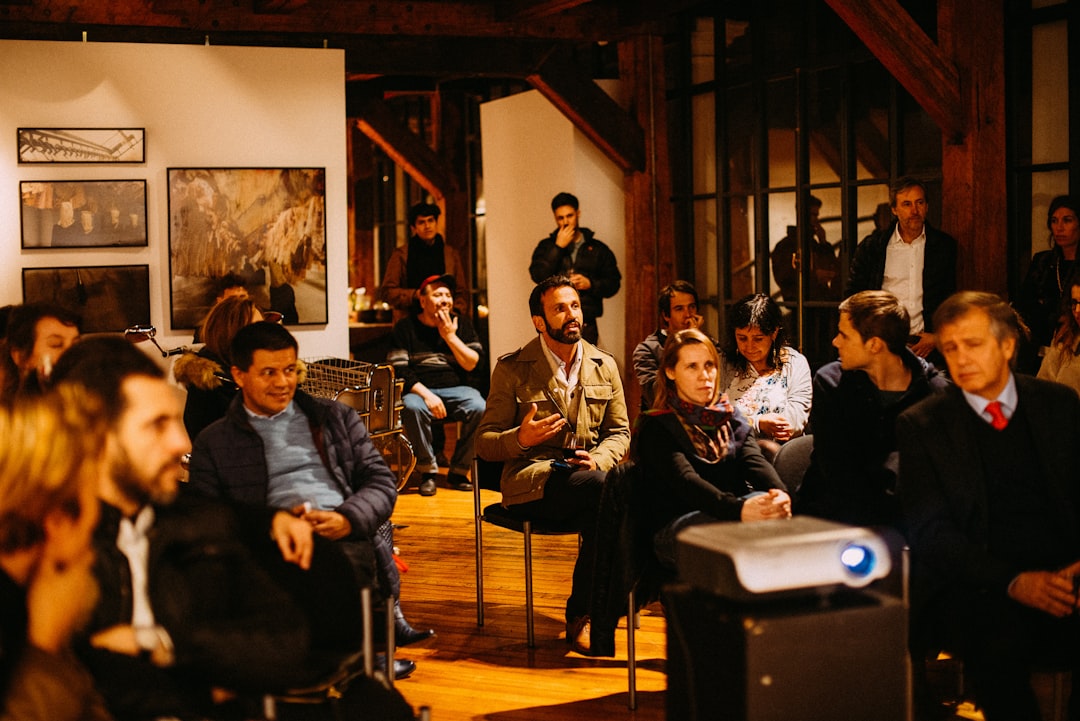 découvrez l'art du networking : créez des connexions professionnelles, développez votre réseau et boostez votre carrière. apprenez des stratégies efficaces pour établir des relations durables et enrichissantes dans le monde des affaires.
