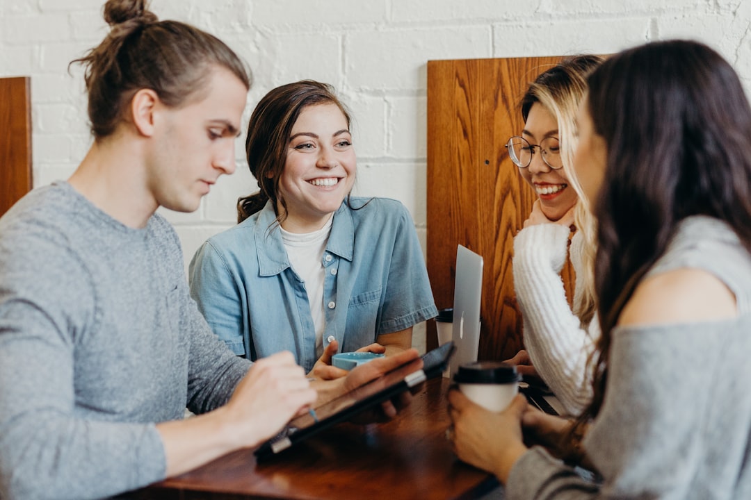 découvrez l'art du networking : techniques, conseils et stratégies efficaces pour élargir votre réseau professionnel, établir des connexions durables et booster votre carrière. apprenez à construire des relations significatives et à tirer parti des opportunités offertes par un réseau solide.