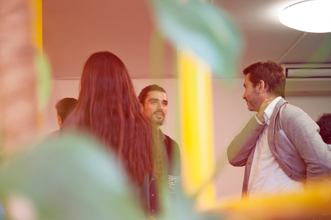 découvrez l'art du networking : établissez des connexions authentiques, développez votre réseau professionnel et boostez vos opportunités de carrière grâce à des stratégies efficaces et des conseils pratiques.