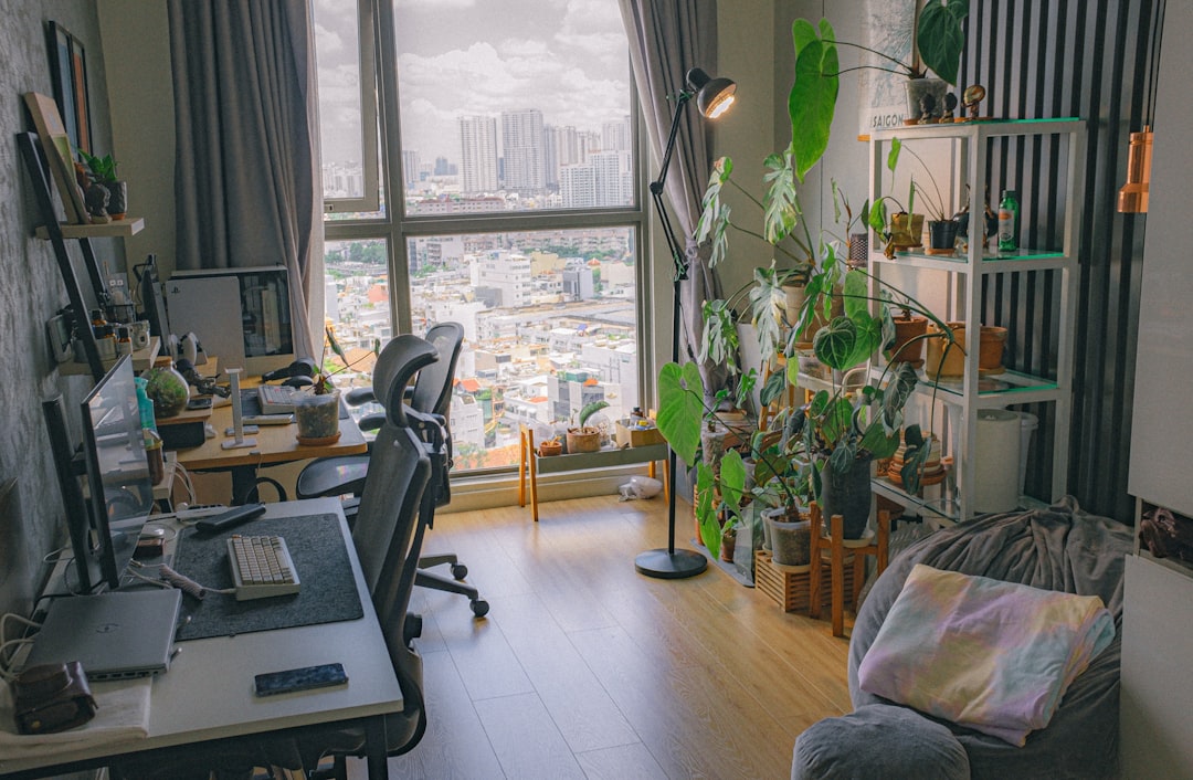découvrez nos offres de location de bureaux adaptées à vos besoins professionnels. profitez d'espaces de travail modernes et flexibles, situés dans des emplacements stratégiques. que vous soyez une start-up ou une entreprise établie, trouvez l'environnement idéal pour stimuler votre productivité.