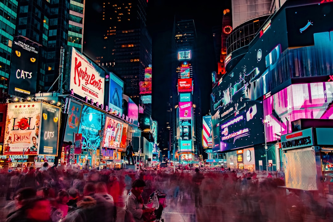 découvrez le monde de la publicité extérieure : un moyen efficace d'atteindre un large public grâce à des panneaux, des affiches et des écrans géants. explorez les avantages de la visibilité en plein air pour promouvoir votre marque et capter l'attention de vos clients.