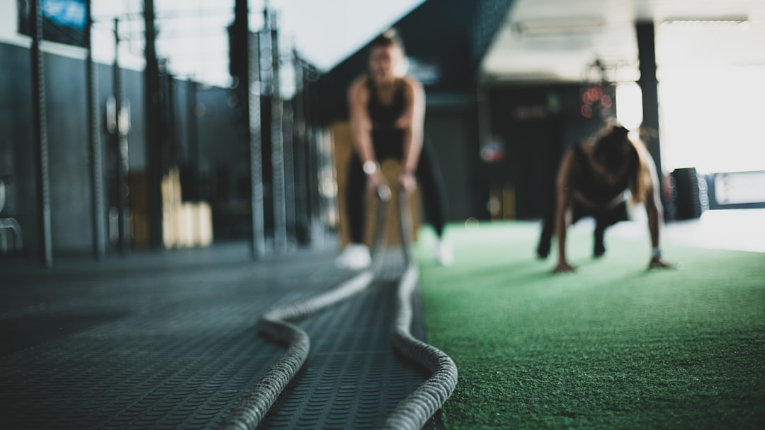 découvrez les services d'un entraîneur personnel qualifié qui vous aide à atteindre vos objectifs de fitness, que ce soit pour perdre du poids, gagner en force ou améliorer votre bien-être général. profitez d'un programme sur mesure adapté à vos besoins et bénéficiez d'un accompagnement motivant et professionnel.