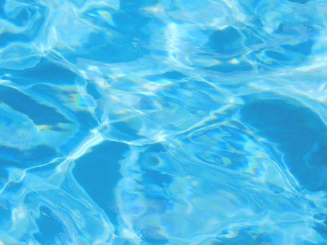 services professionnels d'entretien de piscine pour un bassin toujours propre et sain. profitez de votre été sans souci avec notre expertise en maintenance, nettoyage et réparation de piscines.