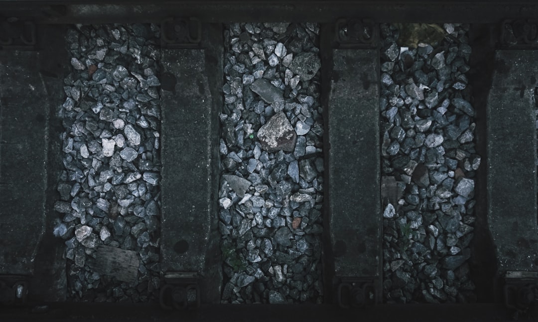 découvrez la chaîne de valeur de porter, un outil stratégique essentiel pour analyser les activités d'une entreprise et optimiser sa compétitivité. apprenez comment identifier les sources de valeur ajoutée et améliorer votre performance sur le marché.