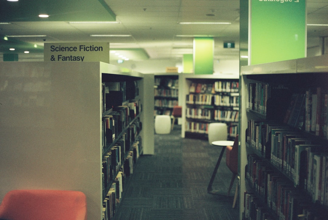 découvrez le charme d'une bibliothèque privée, un espace dédié à la lecture et à la recherche, où chaque livre raconte une histoire unique. profitez d'un environnement calme et personnalisé pour explorer des collections rares et enrichir votre connaissance.