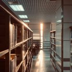 découvrez notre bibliothèque privée exclusive, un havre de paix pour les passionnés de lecture. plongez dans une collection unique de livres rares et contemporains, et profitez d'un espace calme dédié à la découverte littéraire.
