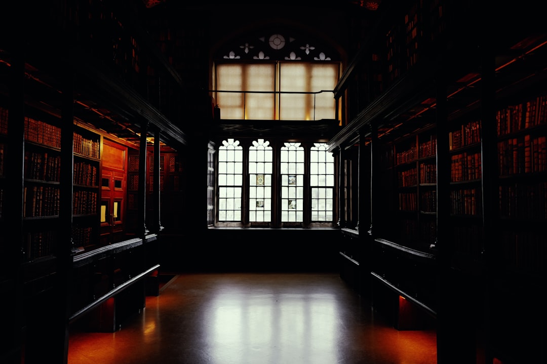 découvrez les avantages d'une bibliothèque privée, un espace dédié à la lecture, à la recherche et à la détente. explorez une collection unique de livres, créez votre propre oasis littéraire et profitez de moments de calme loin des distractions. transformez votre passion pour la lecture en une expérience enrichissante et personnelle.
