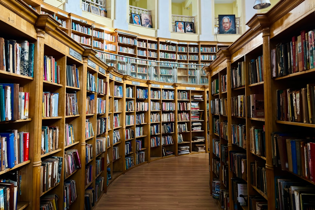 découvrez notre bibliothèque privée, un espace unique dédié aux passionnés de littérature. profitez d'un large choix d'ouvrages rares et d'une atmosphère paisible pour vos lectures. rejoignez-nous pour explorer, emprunter et partager votre amour des livres.