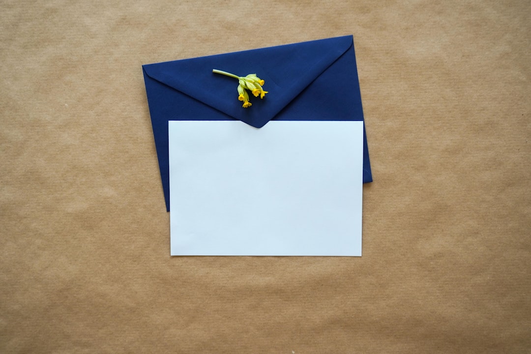 découvrez comment utiliser une facture pro forma pour simplifier vos transactions commerciales. apprenez l'importance de ce document préliminaire qui détaille les biens ou services à fournir, ainsi que les conditions de vente, afin d'optimiser votre gestion financière.