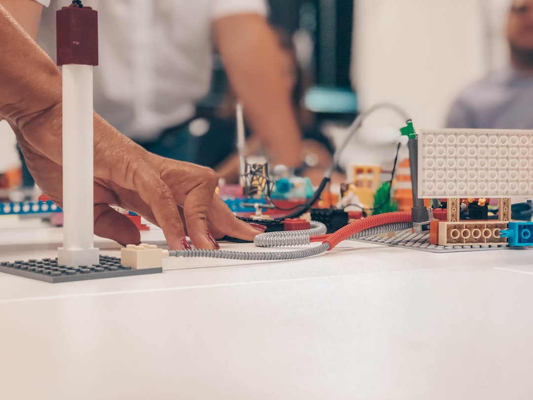 découvrez ce qu'est un prototype, son importance dans le processus de création et comment il permet de tester et d'améliorer des idées avant leur réalisation finale. apprenez à concevoir un prototype efficace pour vos projets.