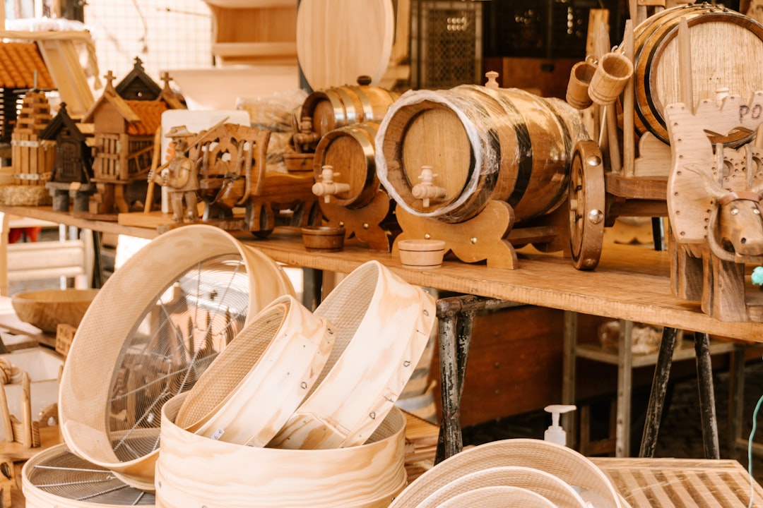 découvrez l'univers des métiers artisanaux réglementés : des créations authentiques réalisées dans le respect des normes. explorez une variété d'artisanats de qualité, garantissant savoir-faire et sécurité tout en soutenant les artisans locaux.