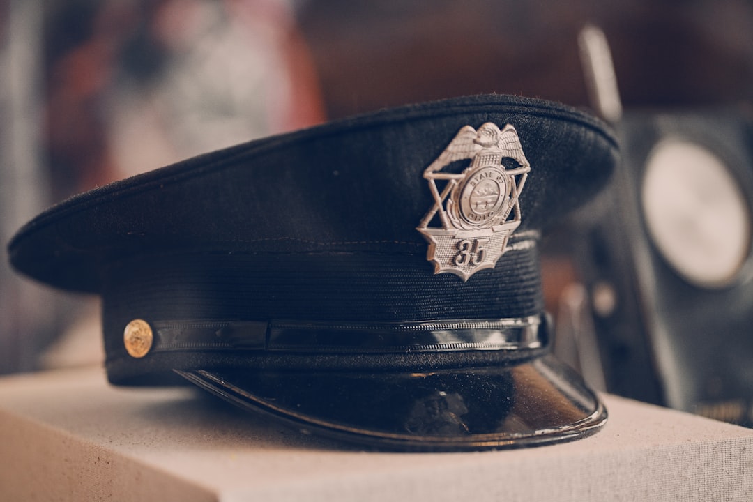 découvrez les professions réglementées : des métiers encadrés par la loi garantissant sécurité et qualité, allant des avocats aux médecins. informez-vous sur les compétences requises et les étapes pour exercer légalement ces professions en france.