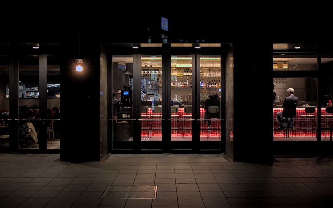 découvrez notre nouveau restaurant, un lieu où la gastronomie rencontre l'hospitalité. savourez des plats exquis préparés avec des ingrédients frais et locaux, dans une ambiance chaleureuse et accueillante. réservez dès maintenant pour une expérience culinaire inoubliable!