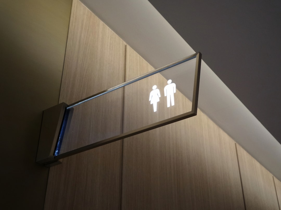 découvrez les dernières évolutions législatives concernant les toilettes publiques, un sujet crucial pour l'accessibilité et l'égalité. informez-vous sur les lois en vigueur et leur impact sur la société.