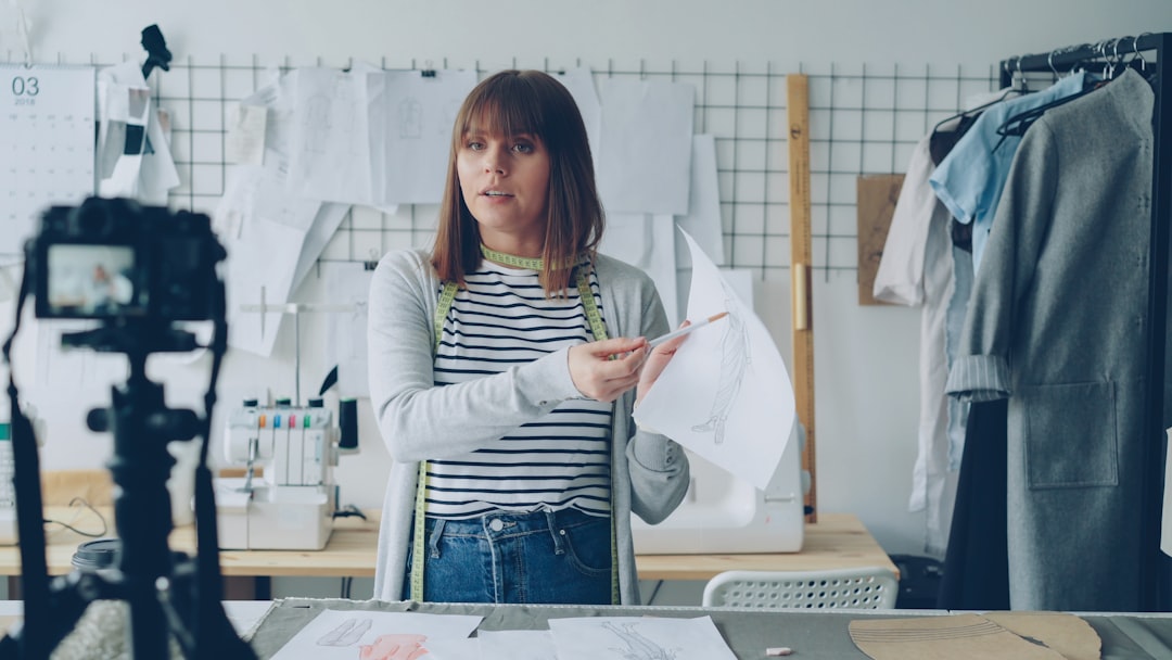 découvrez les avantages et les défis du travail indépendant. apprenez comment gérer votre entreprise, optimiser votre temps et trouver des clients tout en bénéficiant d'une flexibilité unique dans votre carrière.