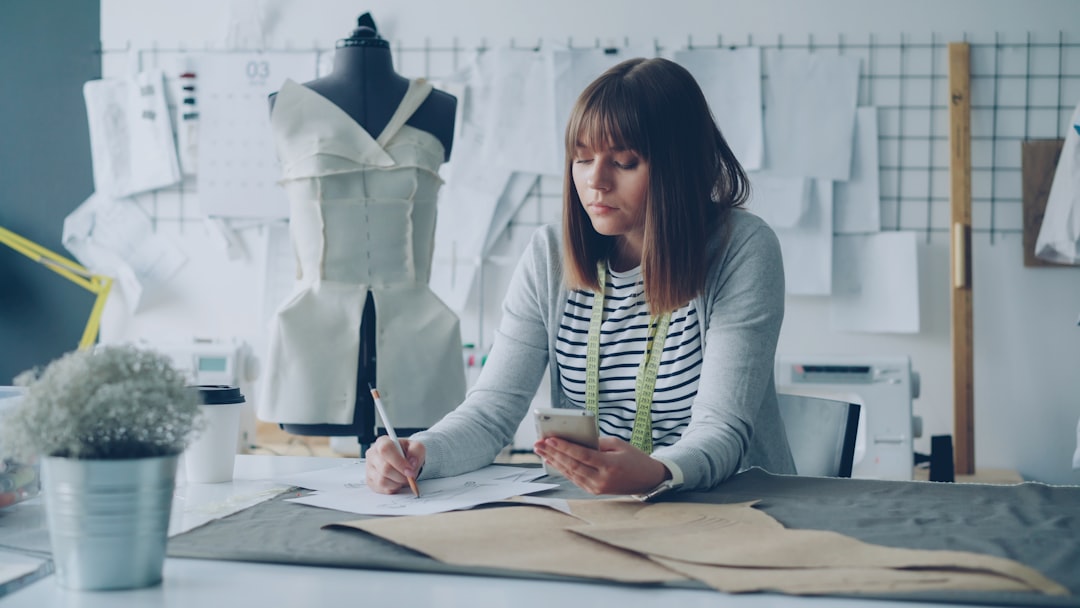 découvrez les avantages et les défis du travail indépendant. apprenez comment développer votre activité, gérer vos finances, et profiter de la liberté qu'offre l'auto-entrepreneuriat. transformez votre passion en profit grâce à nos conseils pratiques et ressources essentielles.