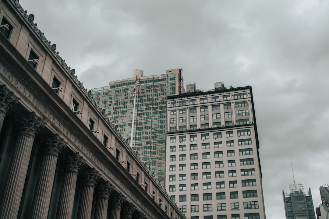 découvrez le concept de capital social, son importance dans les relations interpersonnelles et professionnelles, et comment il contribue à la création de réseaux solides et à la cohésion sociale. apprenez à développer et à valoriser votre capital social pour favoriser vos opportunités et votre bien-être.