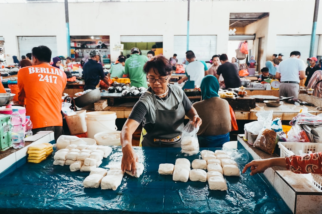 découvrez l'économie sociale, un modèle innovant qui allie solidarité et développement durable. explorez comment cette approche renforce les communautés, favorise l'inclusion sociale et stimule la création d'emplois tout en respectant l'environnement.