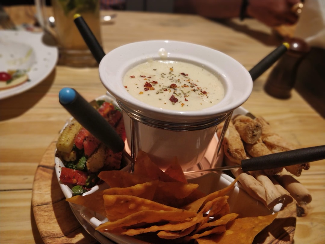 découvrez soup bar, votre destination privilégiée pour savourer des soupes artisanales et réconfortantes. plongez dans un monde de saveurs uniques avec nos recettes faites maison, préparées à partir d'ingrédients frais et de saison. que vous soyez amateur de soupes classiques ou à la recherche de créations innovantes, notre bar à soupes a de quoi ravir toutes vos envies culinaires.