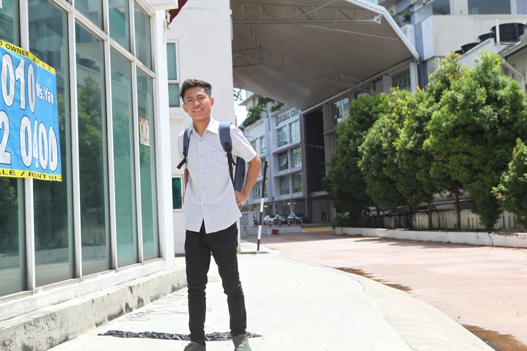 découvrez le statut d'étudiant-entrepreneur, une opportunité unique permettant aux étudiants de concilier études et projet entrepreneurial. apprenez comment bénéficier d'un accompagnement personnalisé, de financements et de ressources pour faire décoller votre entreprise tout en poursuivant vos études.