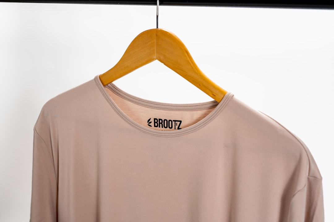 découvrez comment créer votre propre marque de t-shirts avec notre guide complet. apprenez à concevoir des designs uniques, à choisir les meilleurs matériaux et à promouvoir votre marque efficacement. transformez votre passion pour la mode en une entreprise florissante !