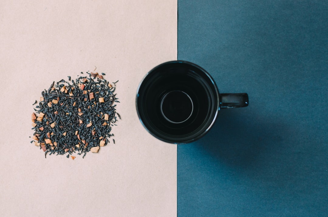 découvrez notre marque de thé et de café, où chaque tasse est une expérience unique. plongez dans un monde de saveurs raffinées, élaborées avec des ingrédients de qualité supérieure. que vous soyez amateur de thé délicat ou de café riche et aromatique, nous avons la boisson parfaite pour satisfaire vos envies.