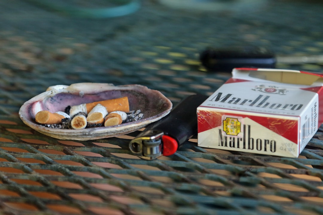 découvrez les règlements sur le tabac, leur impact sur la santé publique et les mesures mises en place pour réduire la consommation de tabac. informez-vous sur les lois, les restrictions publicitaires et les initiatives de prévention.