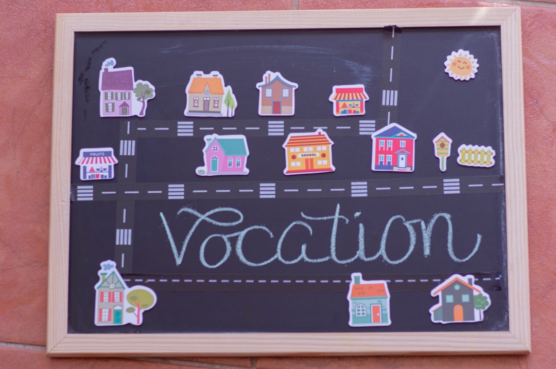 découvrez le métier d'animateur de vacances, un rôle clé pour animer et divertir les vacanciers. plongez dans l'univers de l'animation, où créativité et enthousiasme se rencontrent pour offrir des moments inoubliables aux adultes et aux enfants. rejoignez une équipe dynamique et faites de chaque séjour une expérience mémorable !