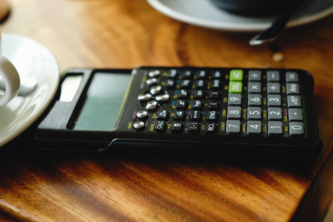 découvrez comment effectuer un calcul de tva efficacement grâce à nos conseils pratiques et notre guide détaillé. apprenez à maîtriser les nuances de la taxation et à optimiser vos déclarations fiscales.