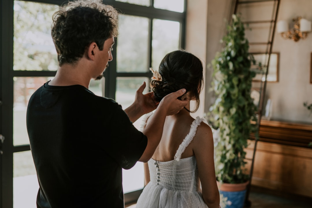 découvrez le service de wedding planner qui transforme vos rêves en réalité. grâce à notre expertise, nous personnalisons chaque détail de votre mariage pour en faire un moment inoubliable. laissez-nous vous accompagner, de la conception à la réalisation, pour une journée magique et sans stress.