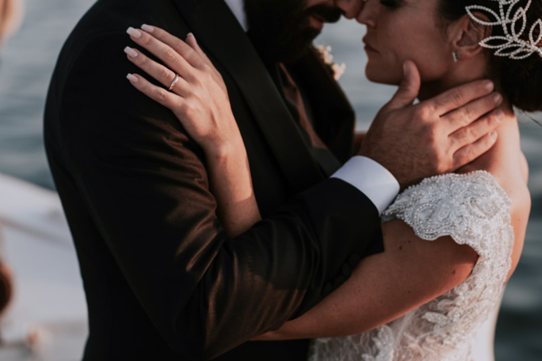 organisez le mariage de vos rêves avec notre service de wedding planner. profitez de notre expertise pour chaque détail, du choix du lieu aux préparatifs de la cérémonie, et faites de ce jour unique un moment inoubliable.