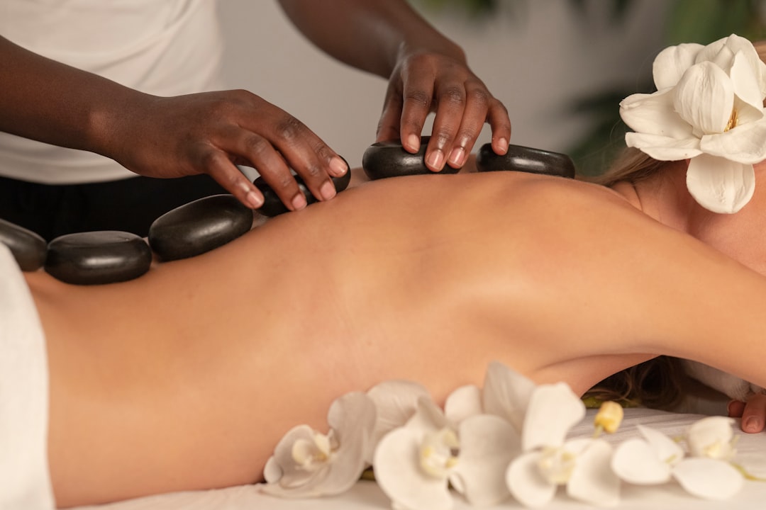 découvrez le meilleur des bienfaits du bien-être avec notre masseur de bien-être. offrez-vous des moments de détente inégalés, soulagez les tensions musculaires et revitalisez votre corps grâce à une technologie innovante conçue pour votre confort. plongez dans une expérience relaxante et apaisante chez vous.