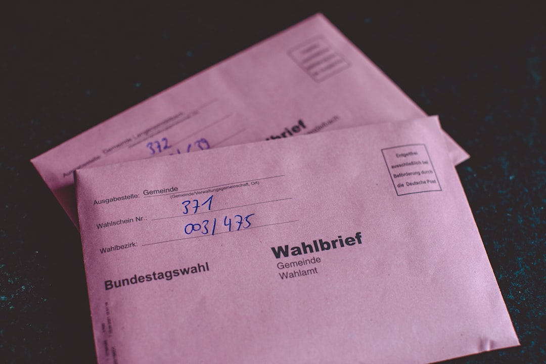 découvrez tout ce qu'il faut savoir sur la retenue d'impôt : définition, fonctionnement, implications fiscales et conseils pour les contribuables. maîtrisez cet enjeu fiscal essentiel pour optimiser vos obligations fiscales.
