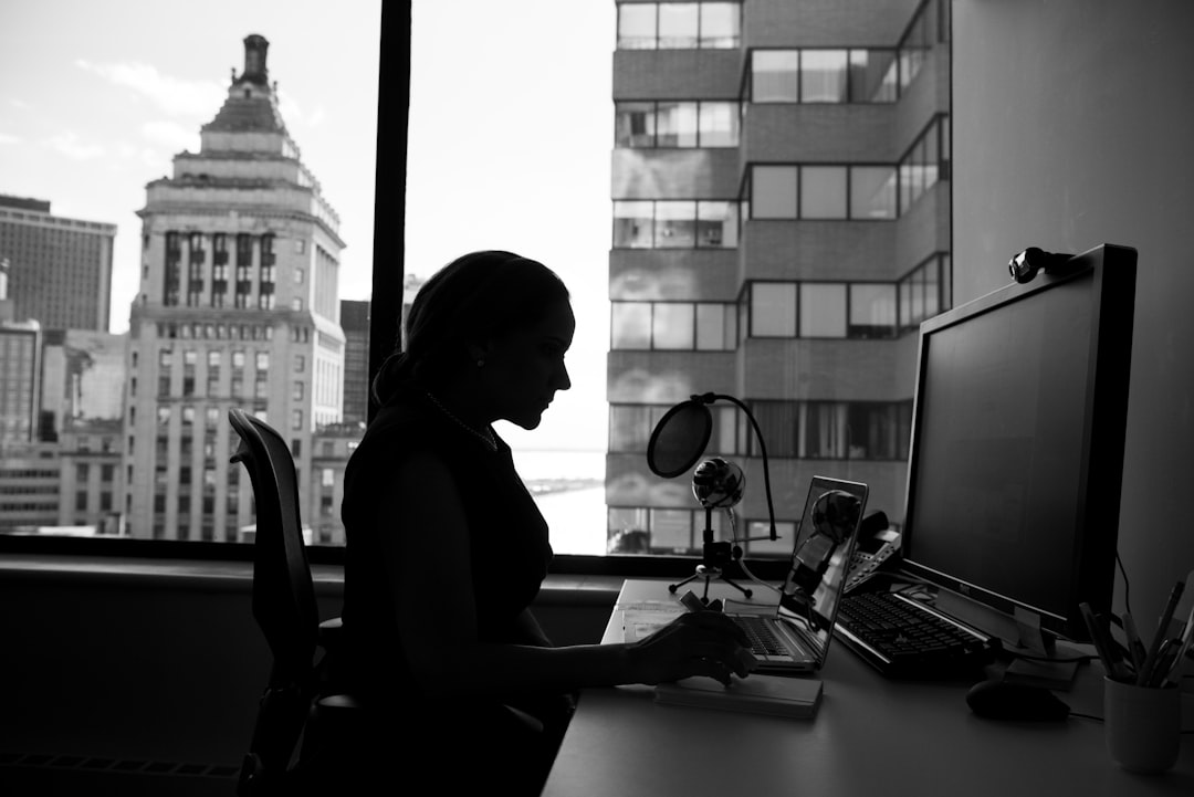 découvrez l'univers inspirant des femmes entrepreneures, des histoires de succès, des conseils pratiques et des ressources pour favoriser l'entrepreneuriat féminin. rejoignez un mouvement dynamique et apprenez des parcours de celles qui changent le monde des affaires.